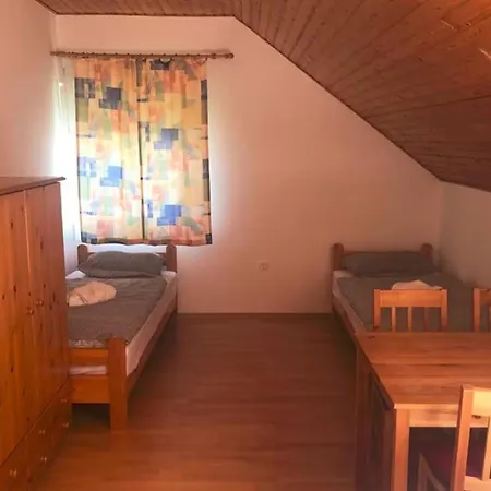 3 Szobas Kert Es Suetoegetesi Lehetoseg Apartment