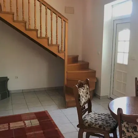 Apartment 3 Szobas Kert Es Suetoegetesi Lehetoseg